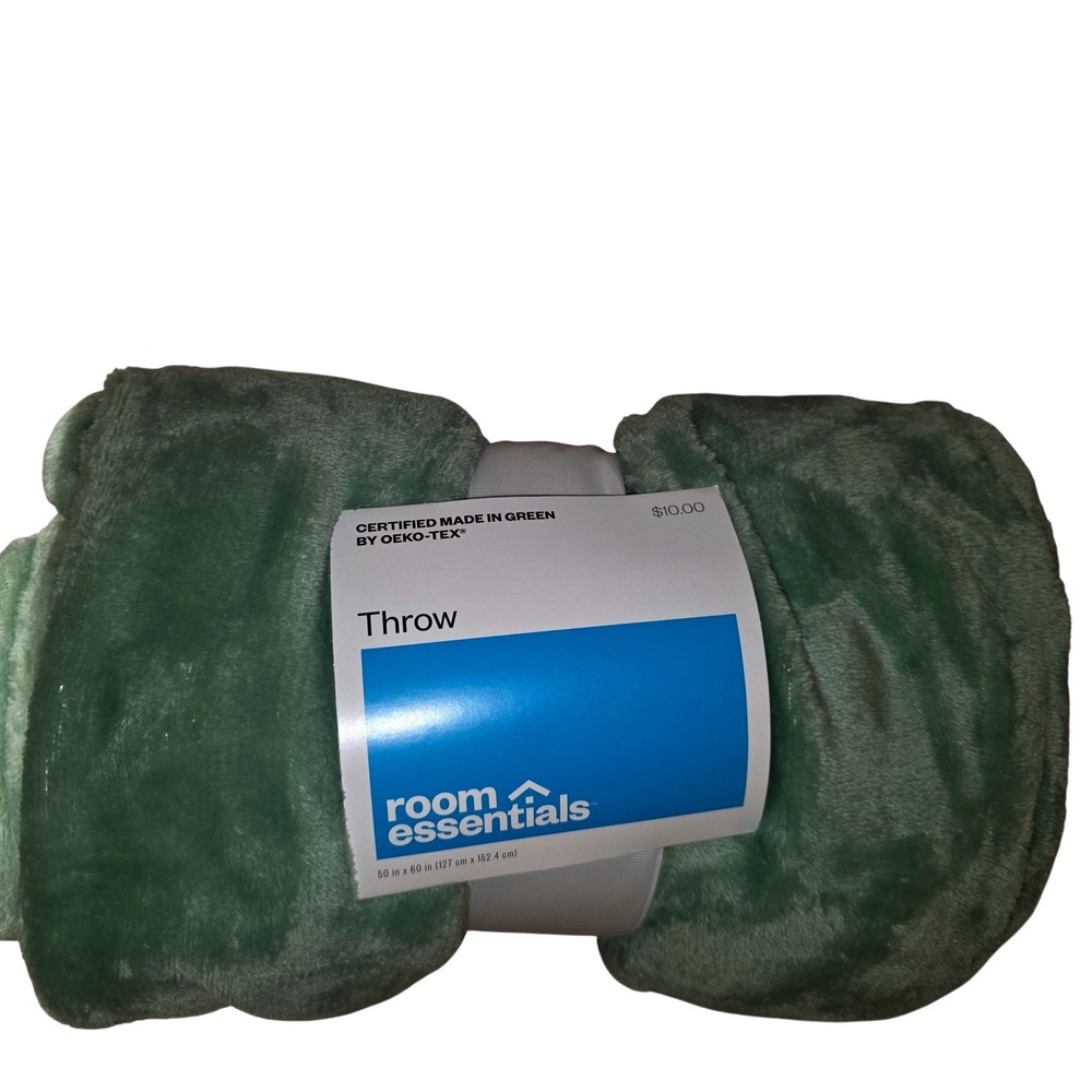 Room Essentials Sage Green Plush Throw Blanket 50x60 Recycled Polyester New